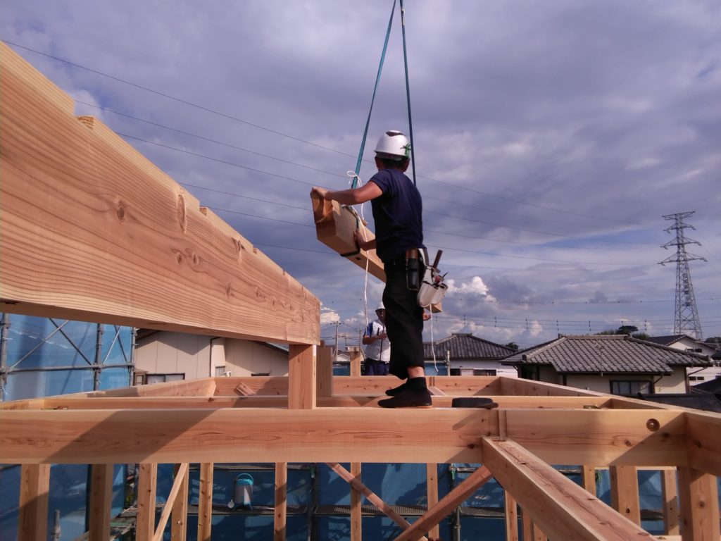 埼玉県大里郡寄居町で薪ｽﾄｰﾌﾞや自然素材を使った金の家のデザインされた注文住宅を建てるなら小林建設