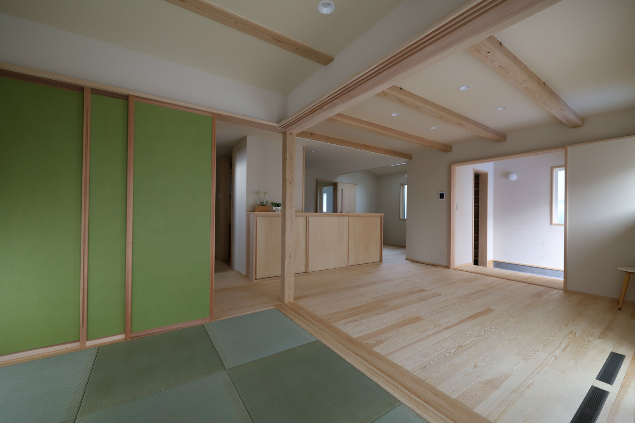 群馬県伊勢崎市で薪ストーブや自然素材を使った木の家のおしゃれな新築注文住宅を建てるなら小林建設