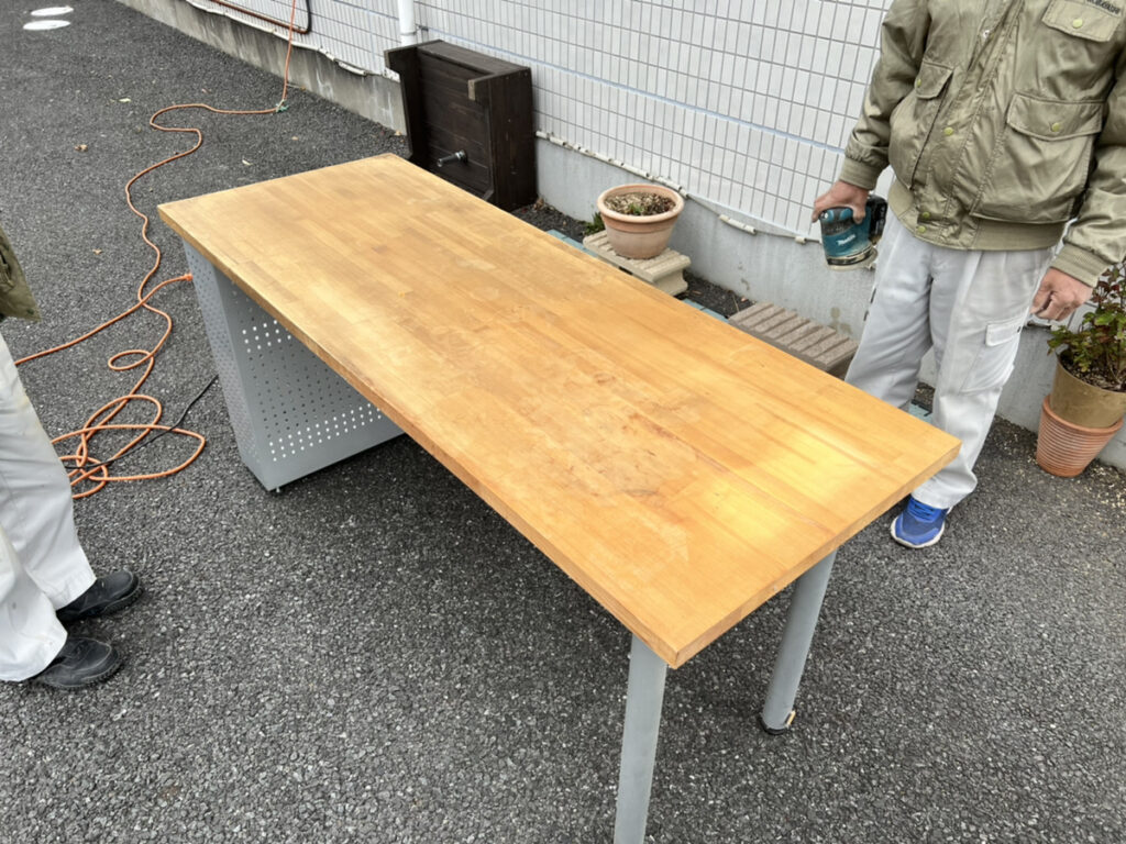 長年使った木の机