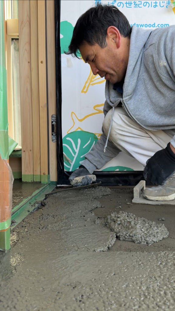 左官屋さんの塗ってる姿