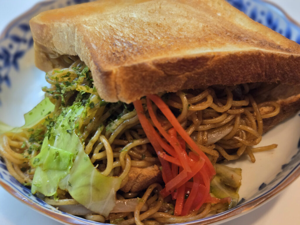 焼きそばトースト