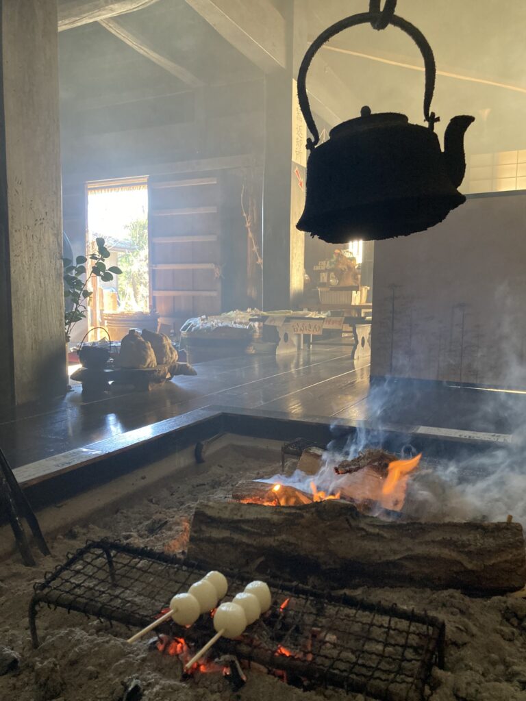 囲炉裏とだんご