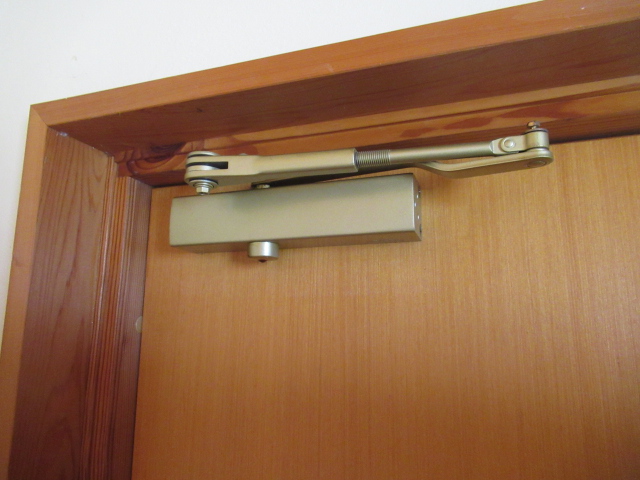 ドアクローザー交換