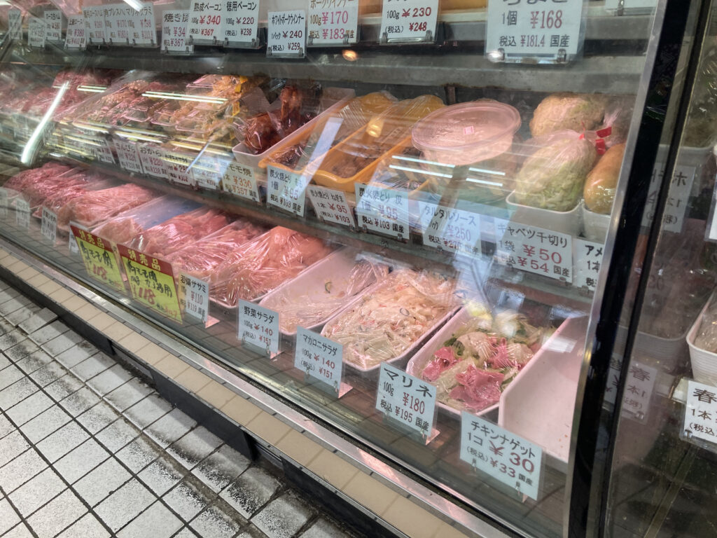 昭和のお肉屋さんのショーケース