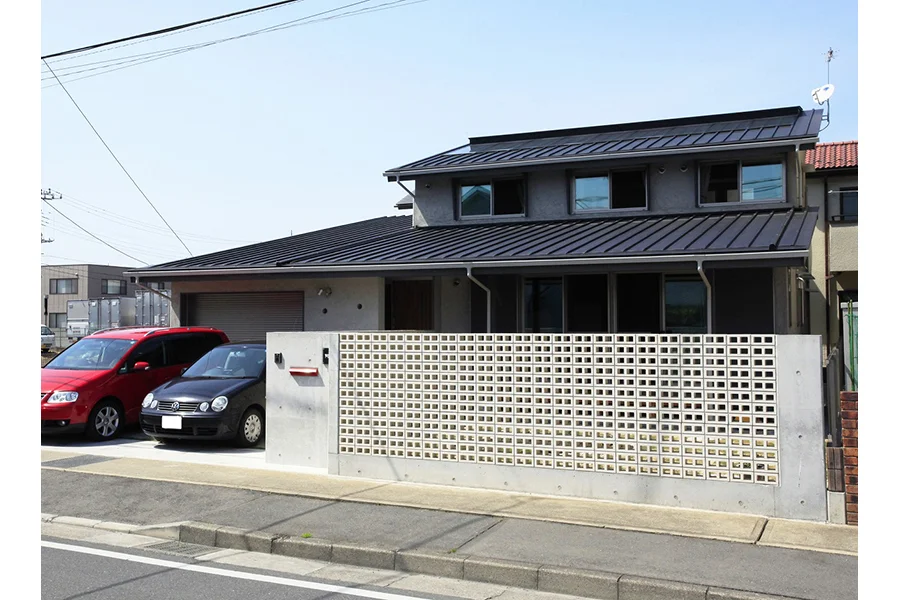 高崎市｜ビルトインガレージと家事動線を両立した住まい