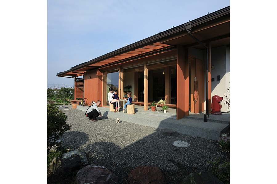 陽だまりの中のんびりと過ごすひとときをたのしむ家を建てるなら埼玉県本庄市の小林建設