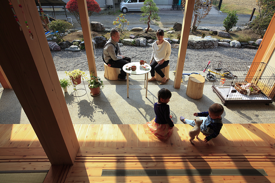 建具を全て開け放つとお庭もリビングの一部のようになる住宅なら埼玉県本庄市の小林建設