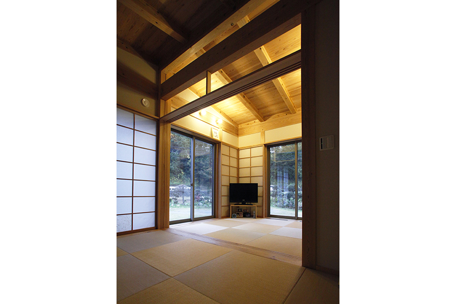 半畳の大きな縁なし畳を市松に敷き詰めた和室なら、埼玉県本庄市の小林建設