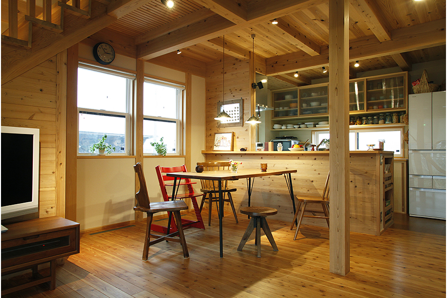 大工さんの手作りのキッチンカウンターなら埼玉県本庄市の小林建設