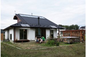 薪ストーブのある大屋根で開放感のある住宅なら埼玉県本庄市の小林建設