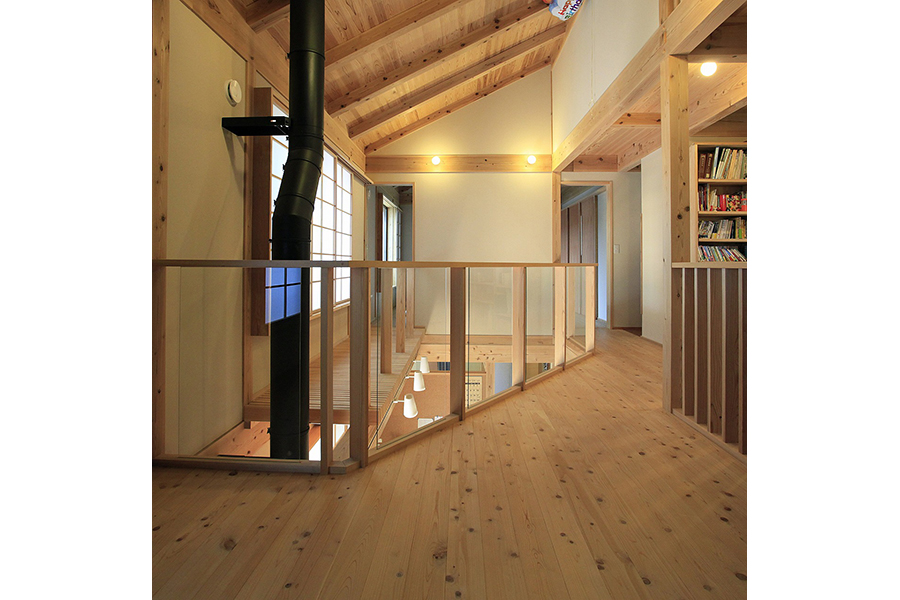 ガラスの手摺が光を通す明るい二階なら埼玉県本庄市の小林建設