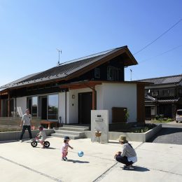 東側と西側でどこから見てもかっこいい外観の家を建てるなら埼玉県本庄市の小林建設