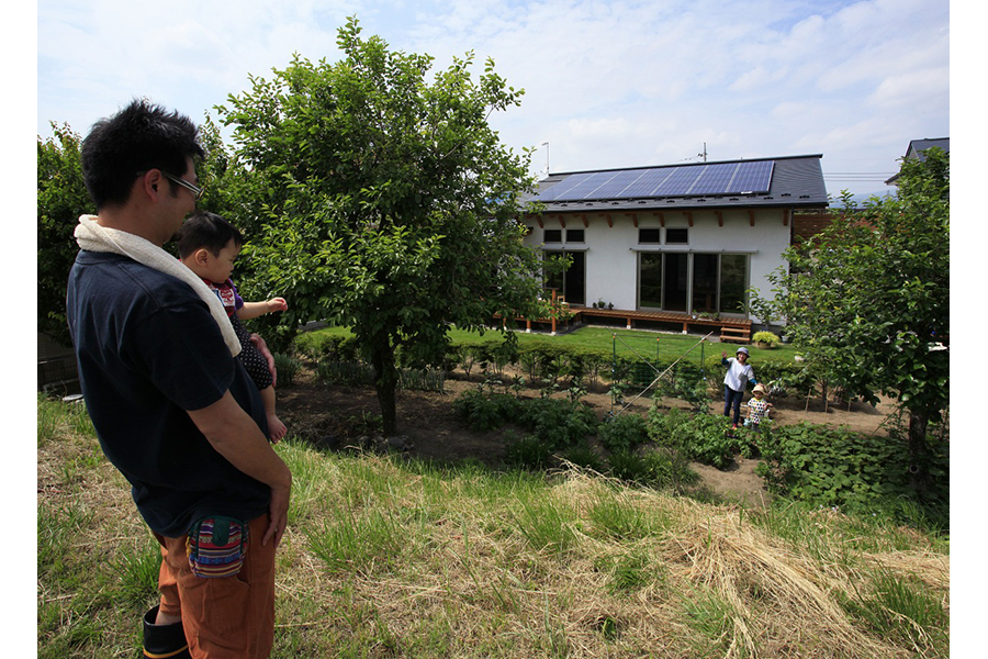 屋根に太陽光発電を搭載した木の家を建てるなら埼玉県本庄市の小林建設