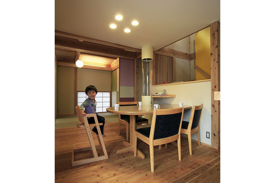 天井の高さを抑え、落ち着いた空間のリビングなら埼玉県本庄市の小林建設