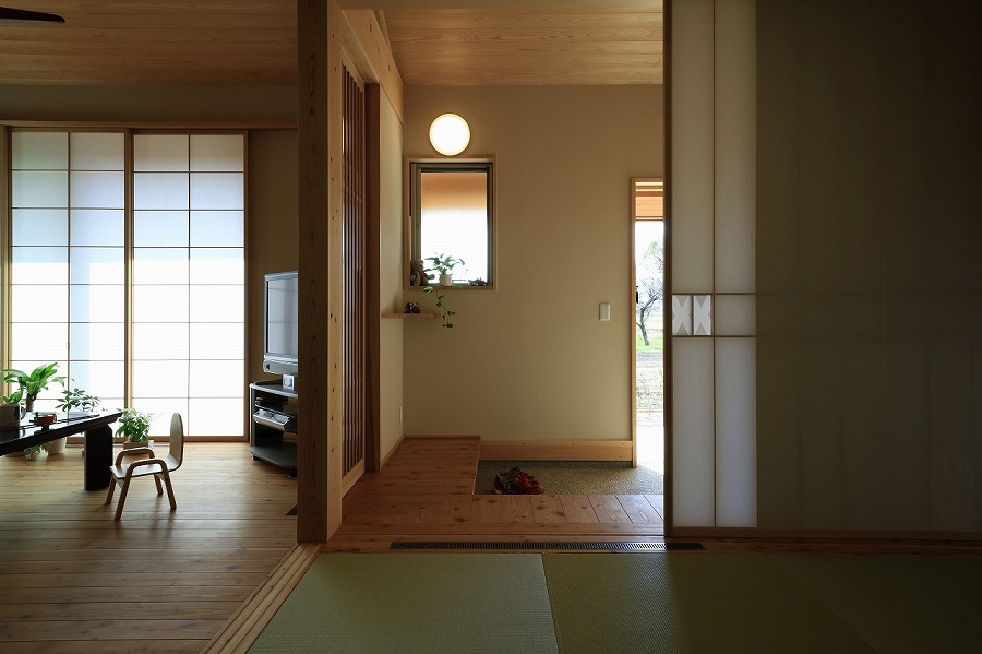 直接和室に入ることができる玄関なら埼玉県本庄市の小林建設