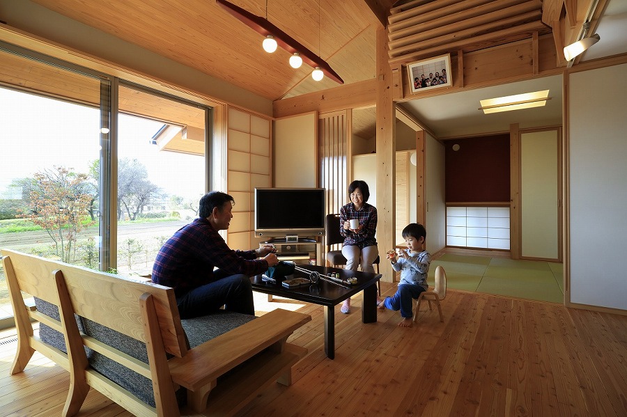 お孫さんとのたのしい時間を過ごせるあたたかい木の家なら埼玉県本庄市の小林建設