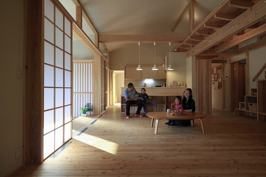 広々12.5畳の大空間の家族の憩いの場所なら埼玉県本庄市の小林建設