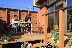 BBQやランチも楽しめる広々ウッドデッキなら埼玉県本庄市の小林建設