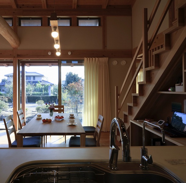 家族の顔が見えるキッチンなら埼玉県本庄市の小林建設