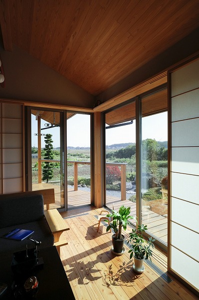 コーナー窓からの景色が最高の木の家を建てるなら埼玉県本庄市の小林建設
