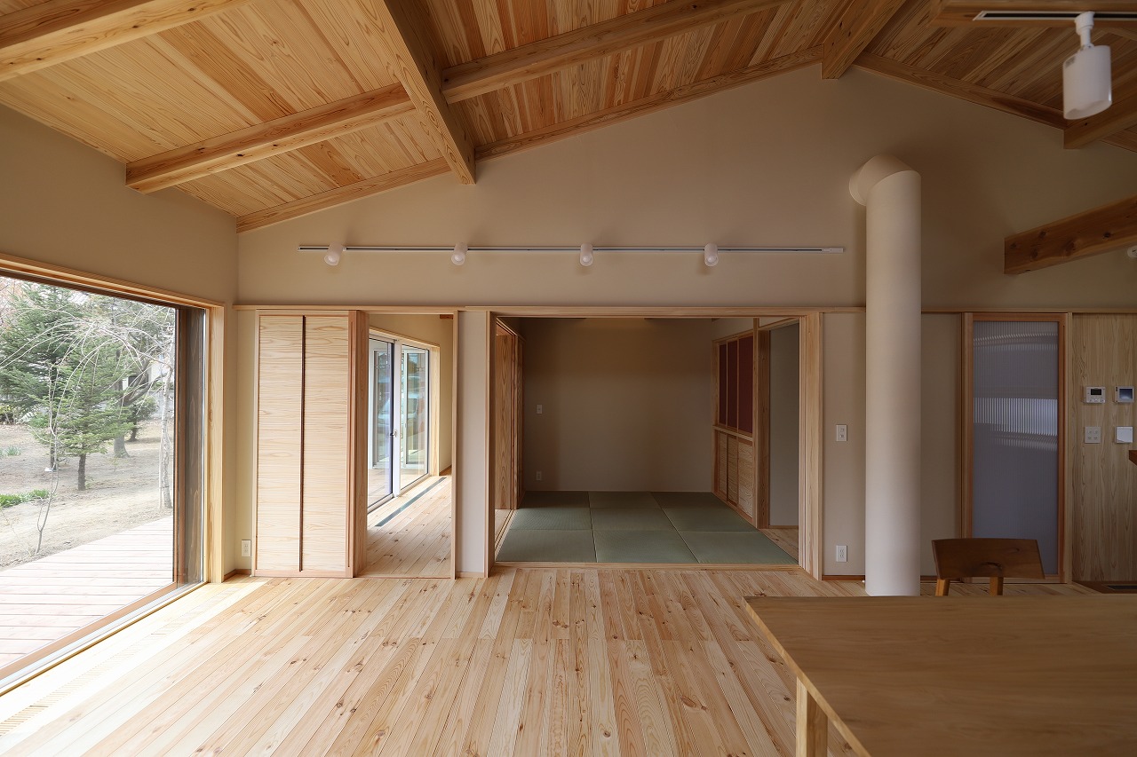 埼玉県熊谷市で薪ストーブや自然素材を使った木の家のデザインされた注文住宅を建てるなら小林建設