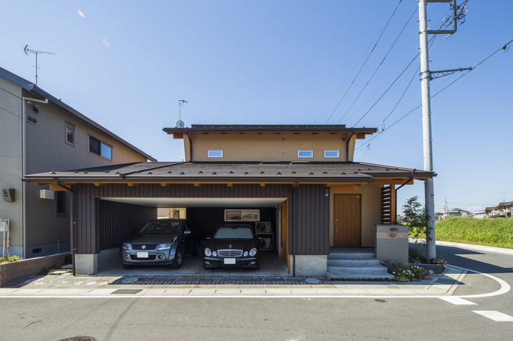 群馬県高崎市でビルトインガレージのある新築住宅を建てるなら小林建設