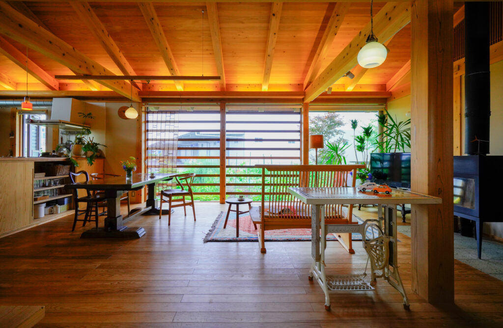 陽の栖小林建設が埼玉県行田市に建てた新築注文住宅の完成見学会のリビングイメージ写真