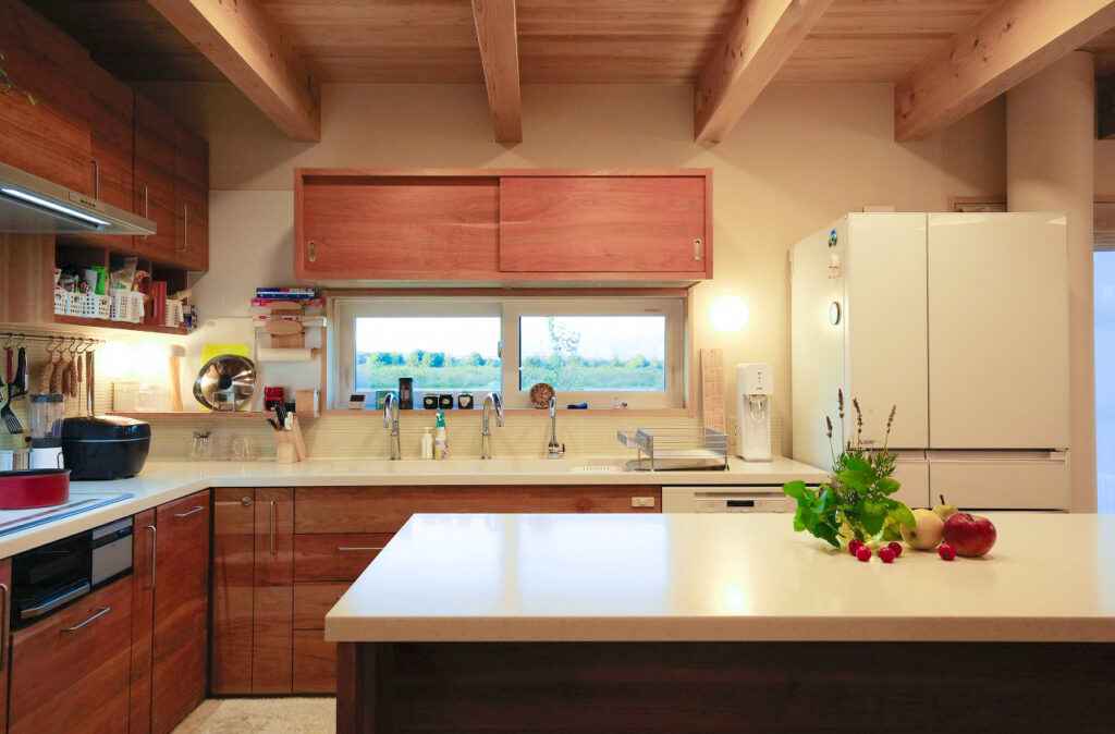 陽の栖小林建設が埼玉県本庄市児玉町に建てた新築注文住宅の完成見学会のキッチンのイメージ写真