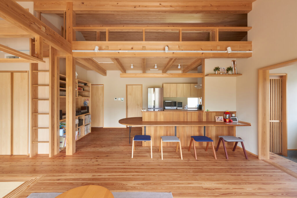 陽の栖小林建設が埼玉県寄居町に建てた新築注文住宅の完成見学会のハシゴイメージ写真