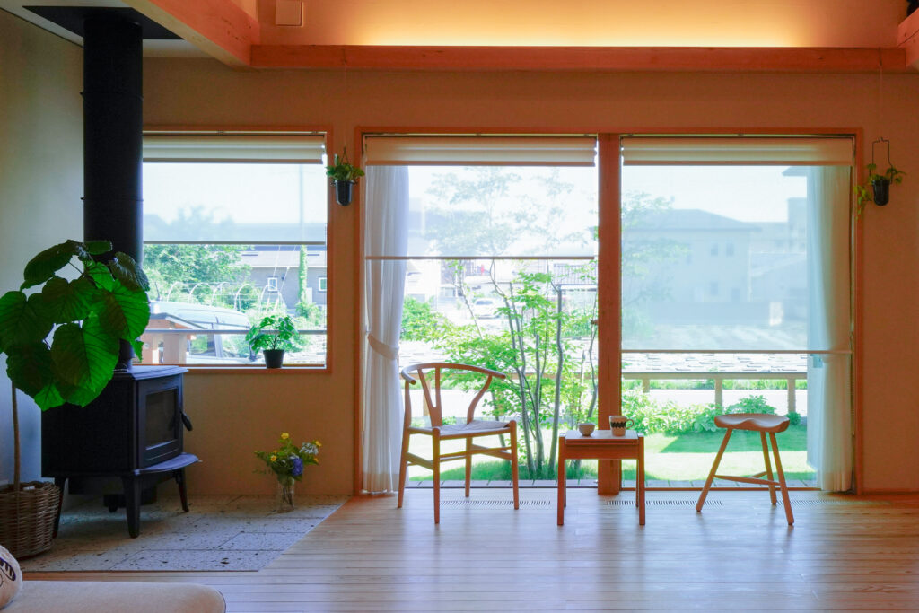 陽の栖小林建設が埼玉県寄居町に建てた新築注文住宅の完成見学会のリビングイメージ写真