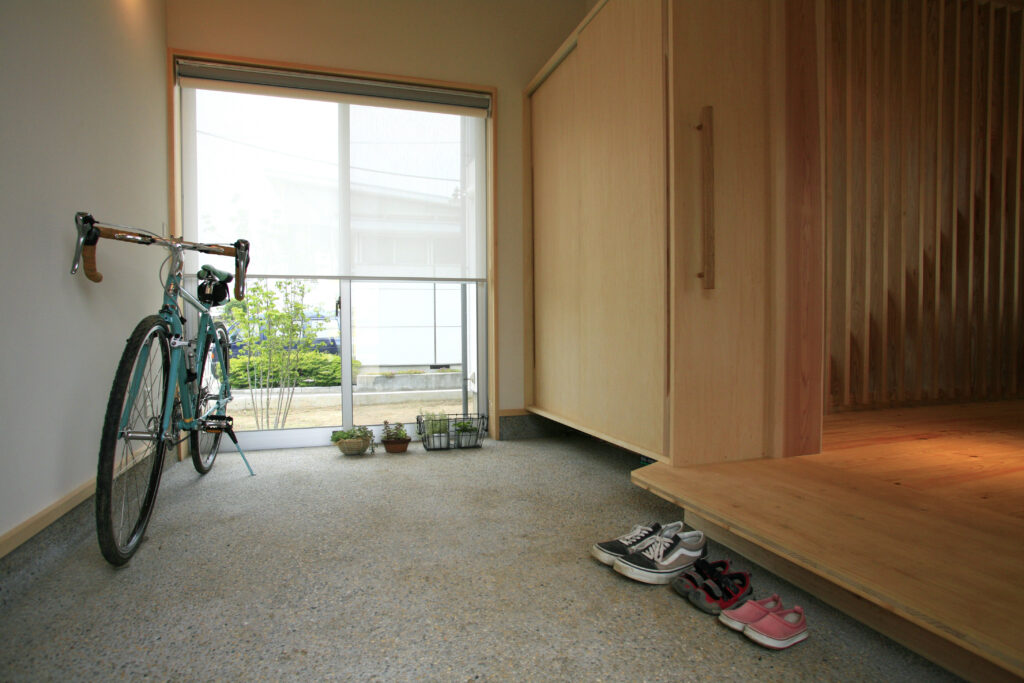陽の栖小林建設が埼玉県寄居町に建てた新築注文住宅の完成見学会の玄関イメージ写真