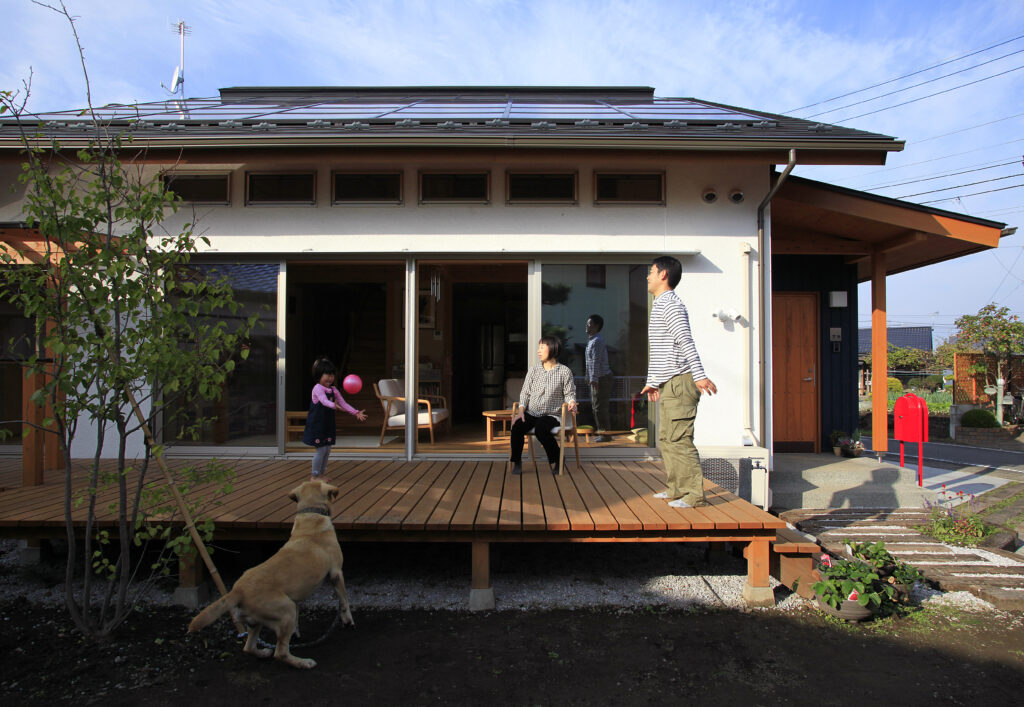陽の栖小林建設が埼玉県児玉郡上里町に建てた新築注文住宅のデッキイメージ写真