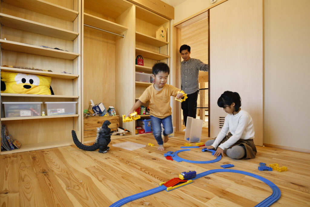 陽の栖・小林建設が群馬県伊勢崎市に建てた新築注文住宅の完成見学会の子供部屋イメージ写真