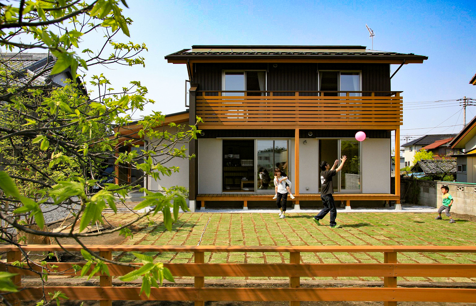 埼玉県秩父市でデッキのある新築住宅は小林建設