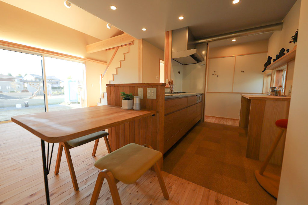 埼玉県深谷市でおしゃれなキッチンの家を建てるなら小林建設