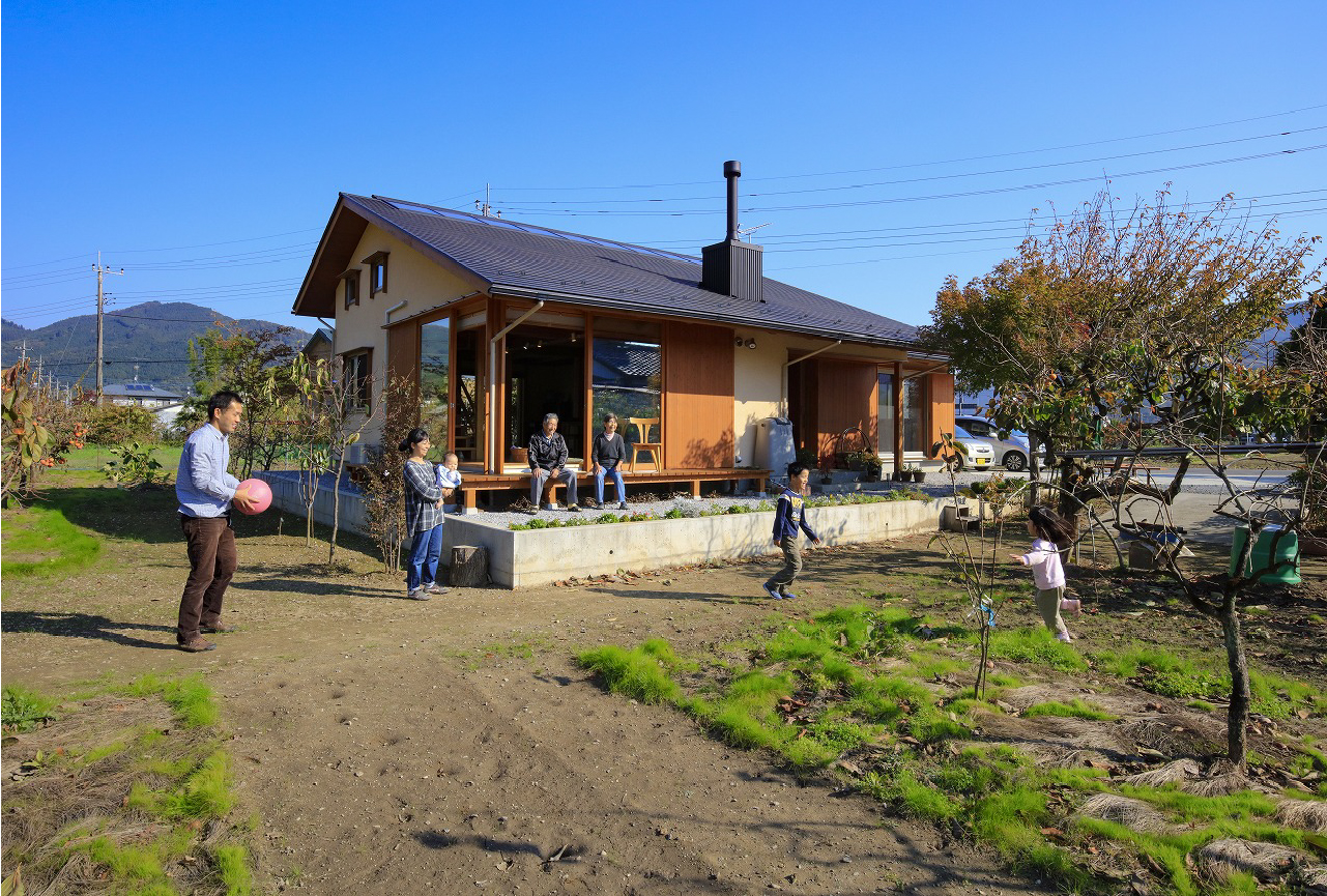 家族で楽しむあたたかいお住まいを建てるのなら小林建設