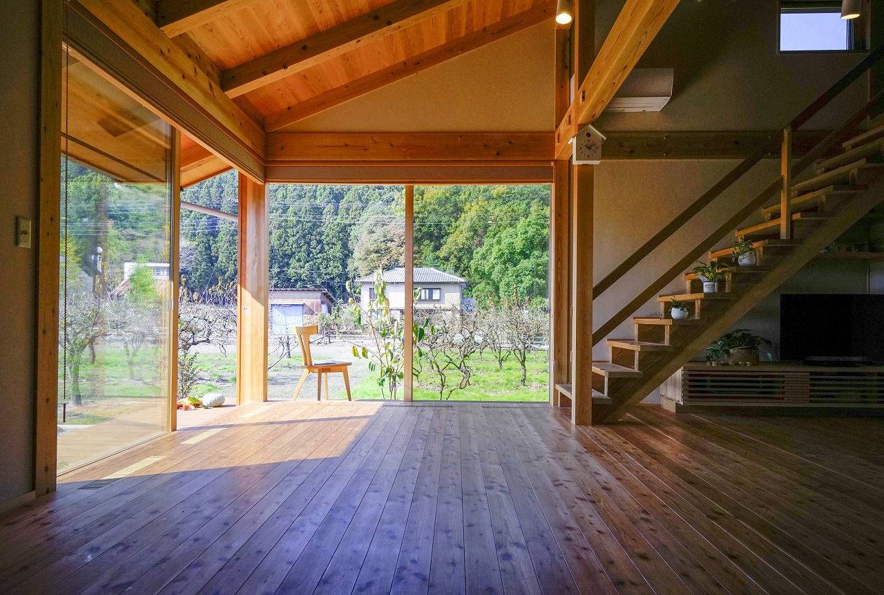 埼玉県秩父市の自然素材のおしゃれな平屋の木の家リビング