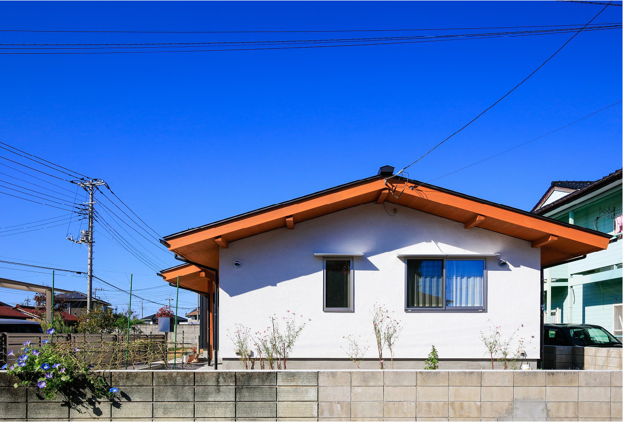 リシン搔き落としの外壁の平屋の家を建てるなら小林建設