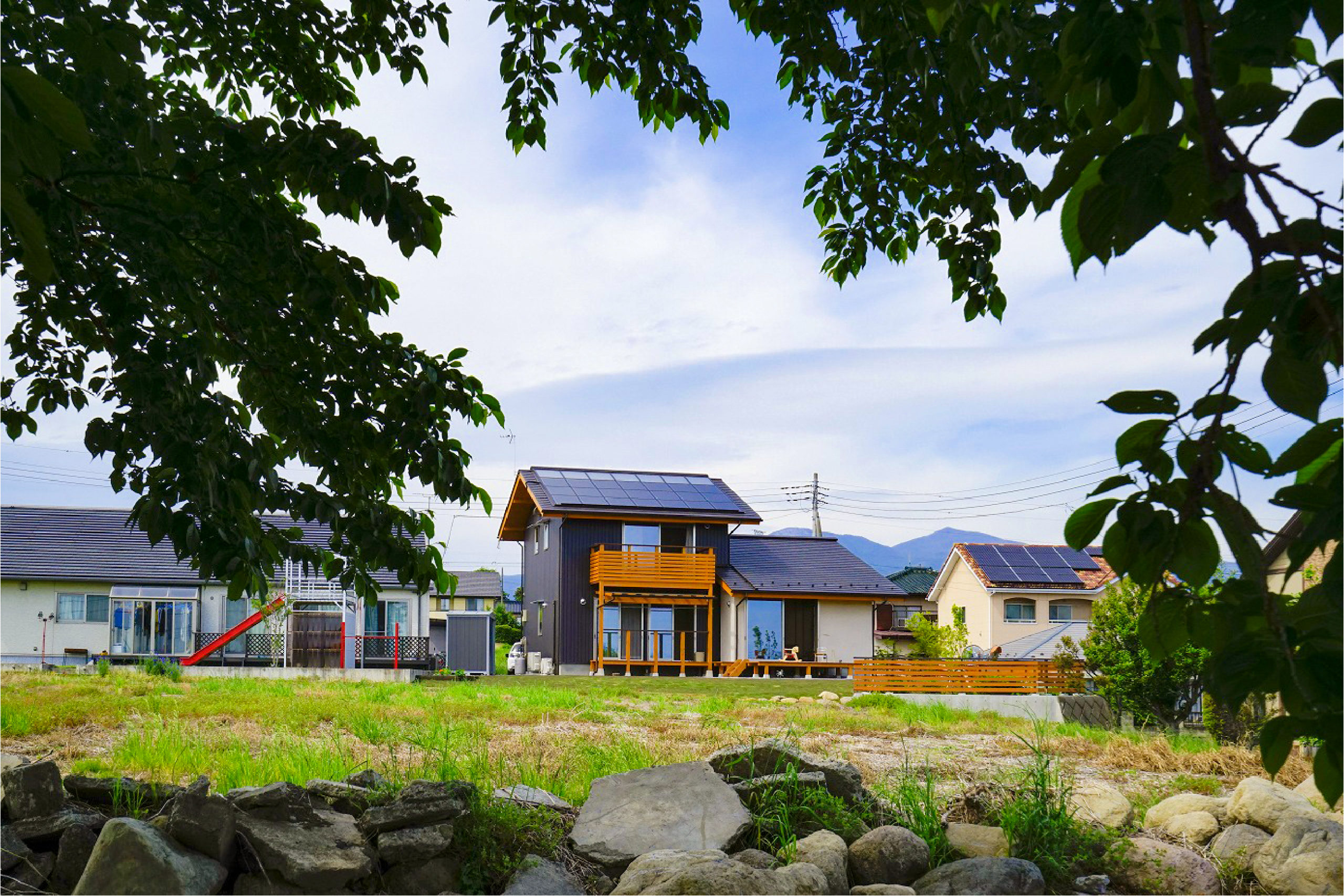 シックなデザインで遠くからでも目を引く外観の家を建てるなら埼玉県本庄市の小林建設