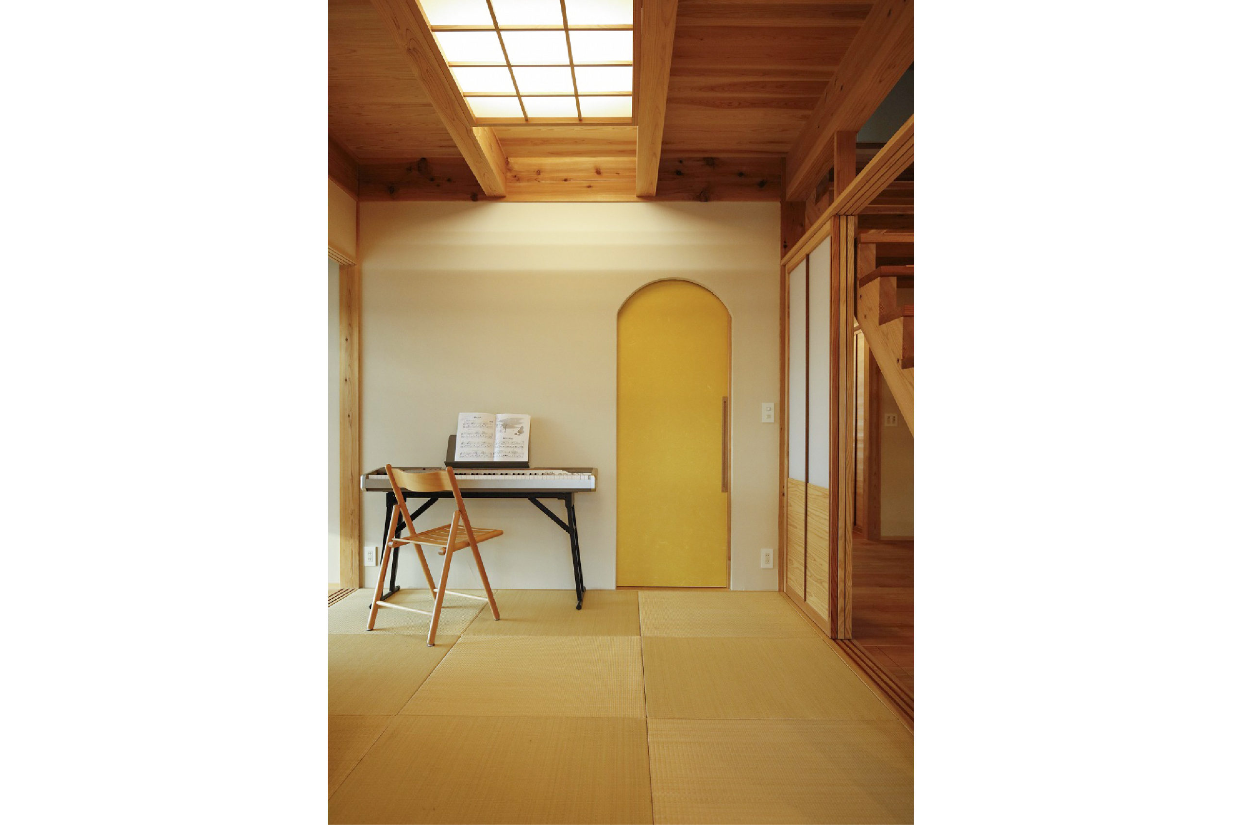 黄色の襖がアクセントの琉球畳の和室なら埼玉県本庄市の小林建設