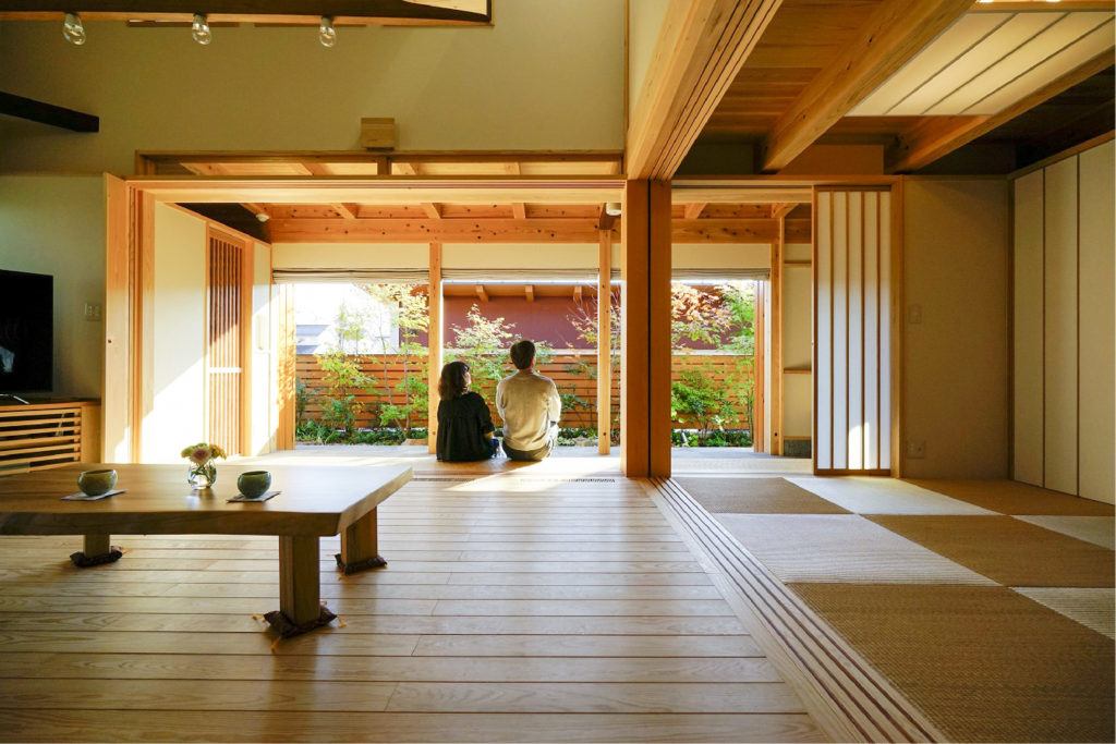 どこか落ち着く土間玄関が作り出す明るくて気持ちの良い場所なら埼玉県本庄市の小林建設