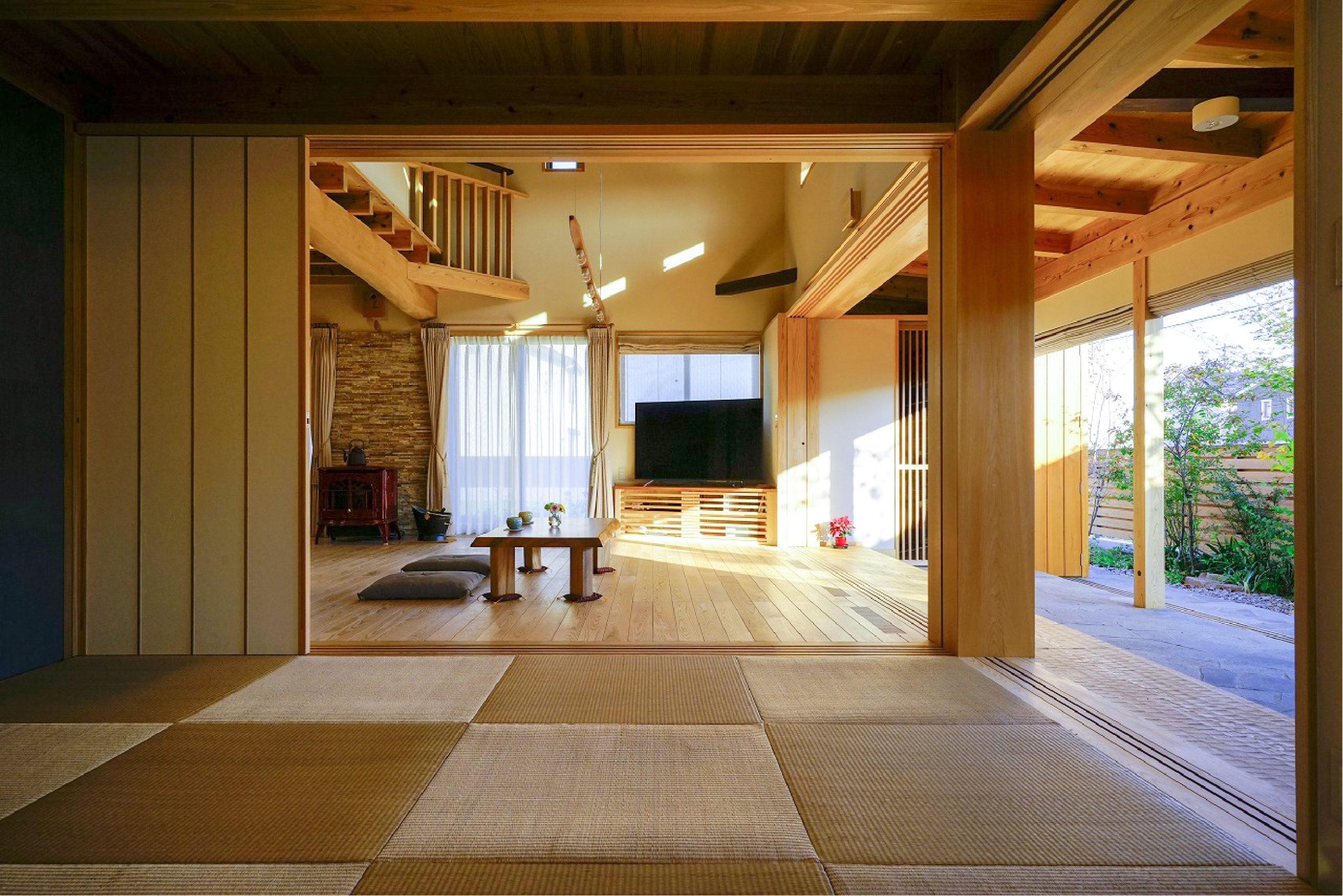 リビングの一部にも、客間としても使える引込戸でオープンな和室なら埼玉県本庄市の小林建設