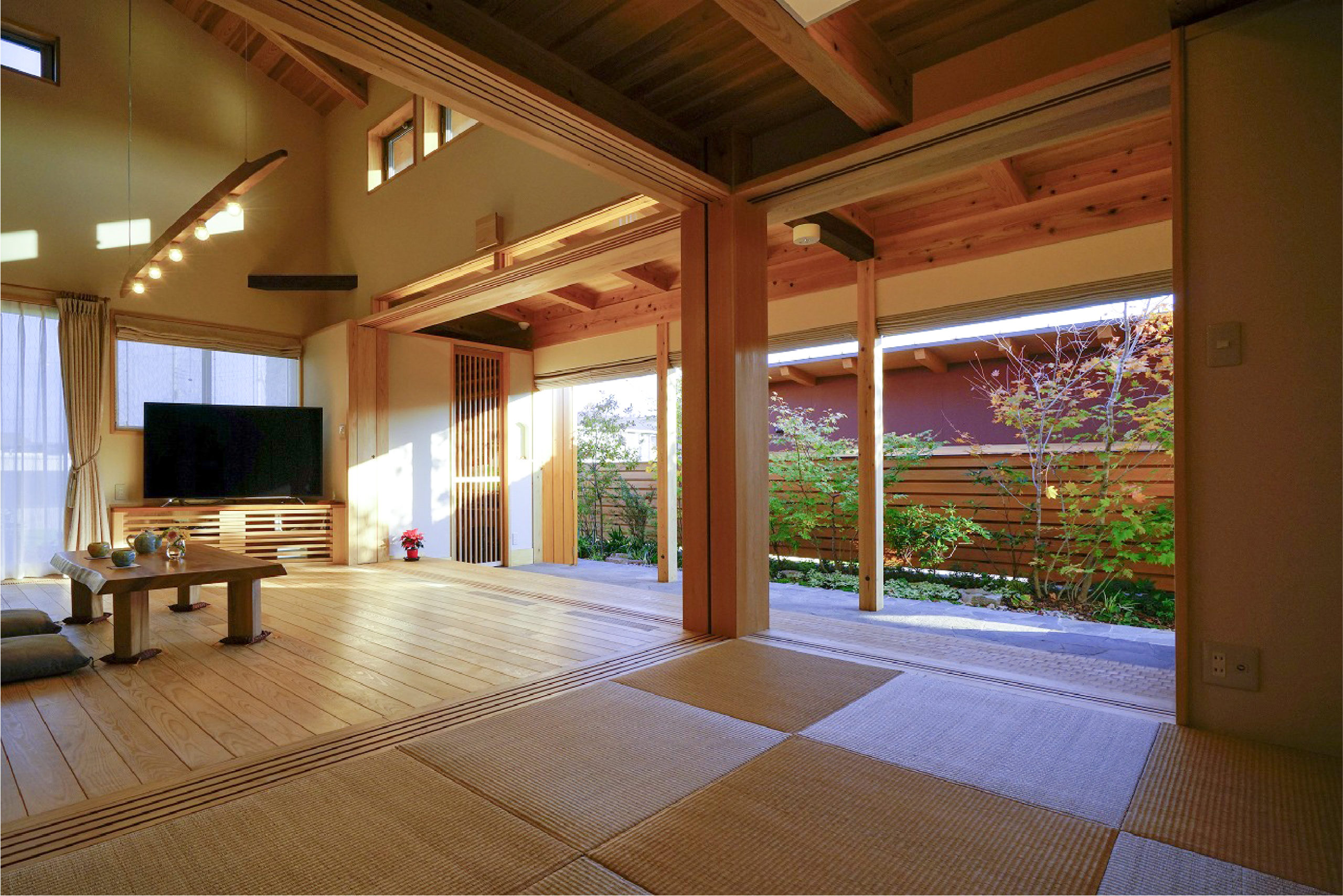 土間玄関からリビングを通らずに上がることができる和室なら埼玉県本庄市の小林建設