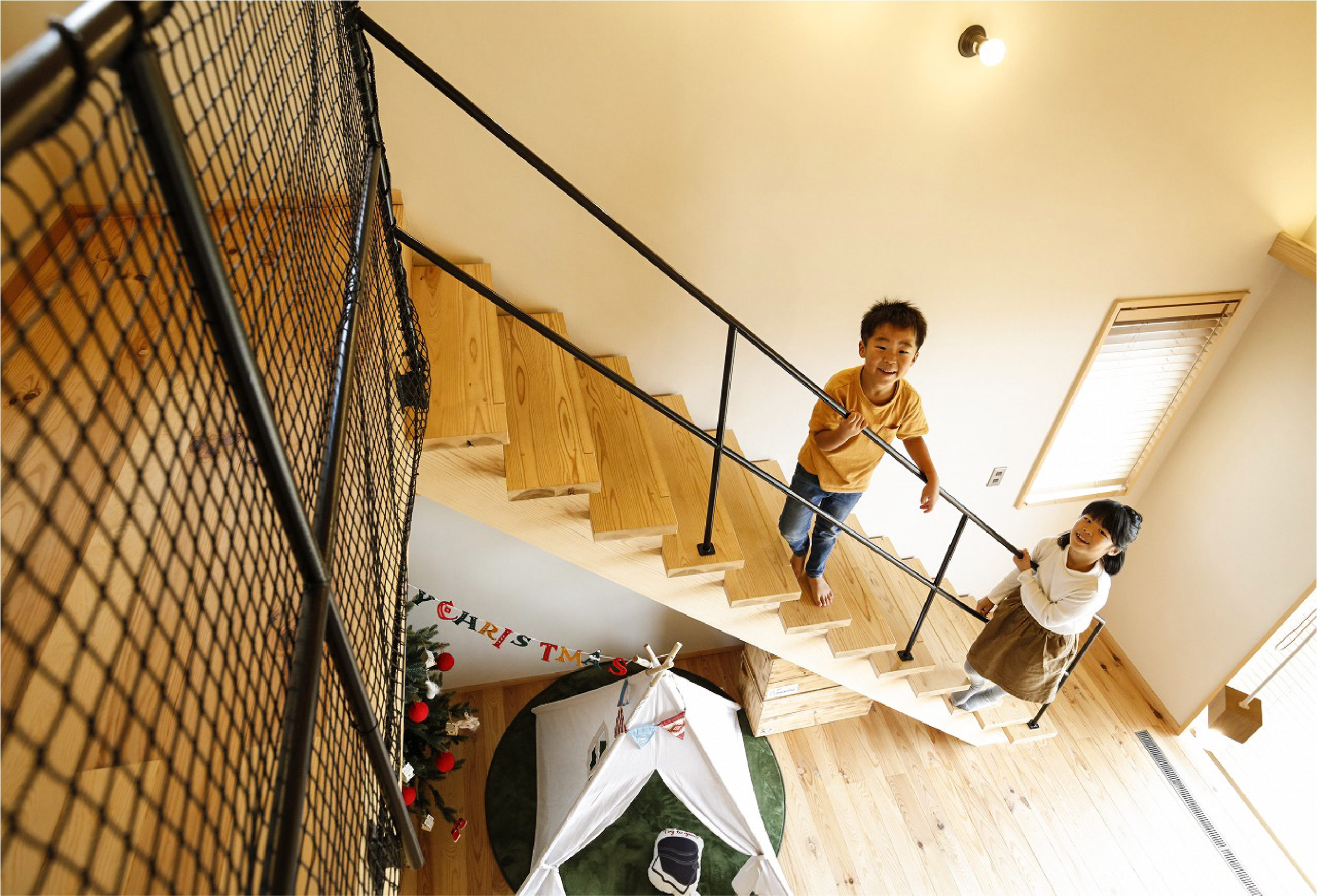 手すりをアイアンでシンプルに仕上げた階段なら埼玉県本庄市の小林建設
