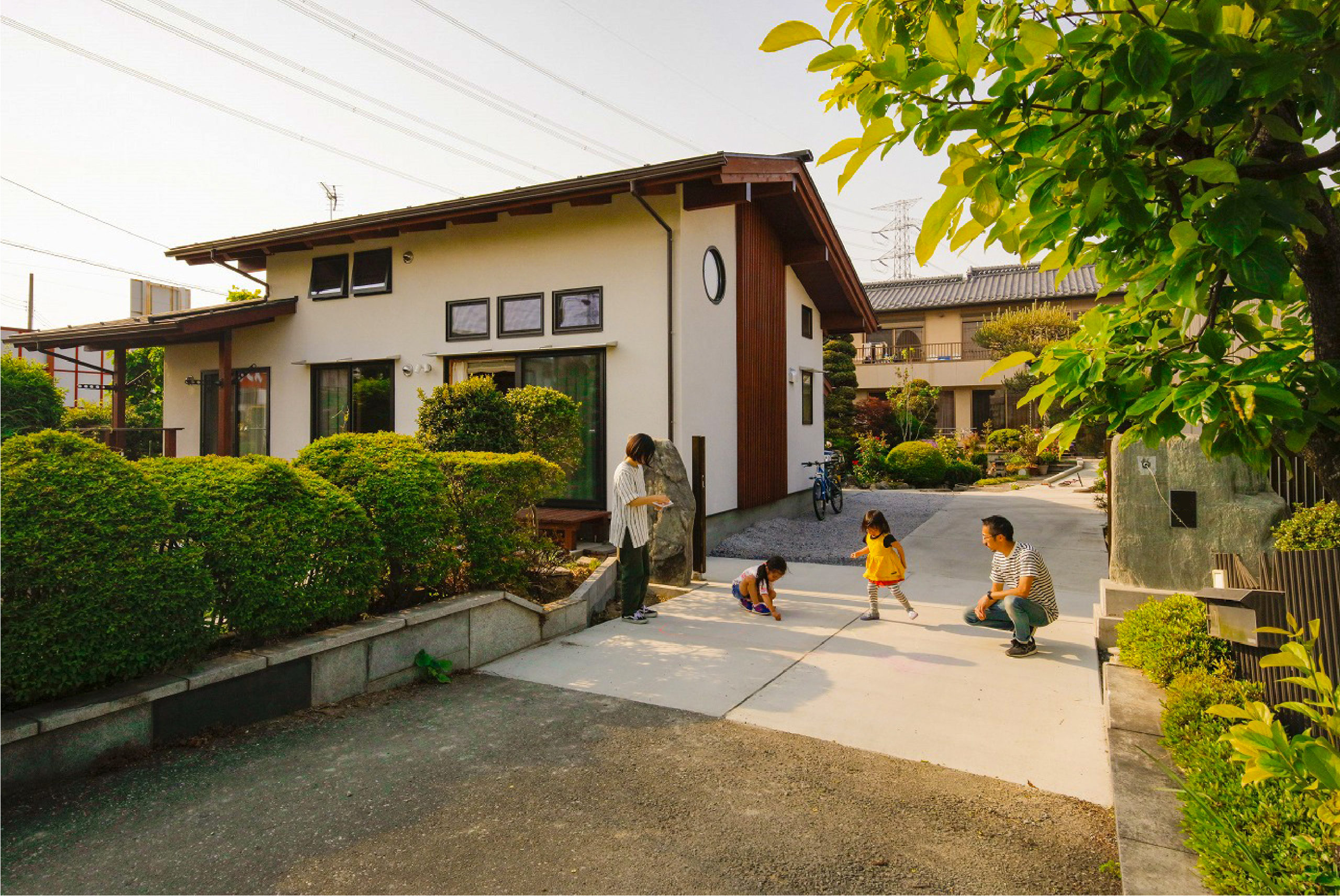 外部の木部が落ち着いた色味で優しい印象の木の家なら埼玉県本庄市の小林建設