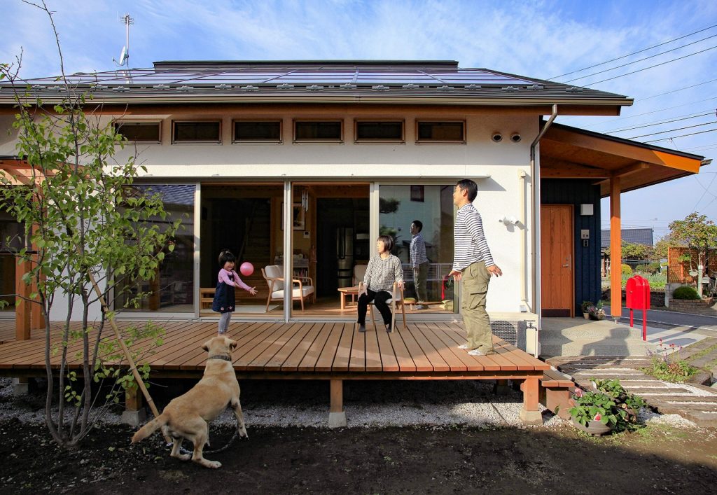 埼玉県本庄市で自然素材を使った木の家を建てる陽の栖・小林建設｜完成見学会　デッキイメージ