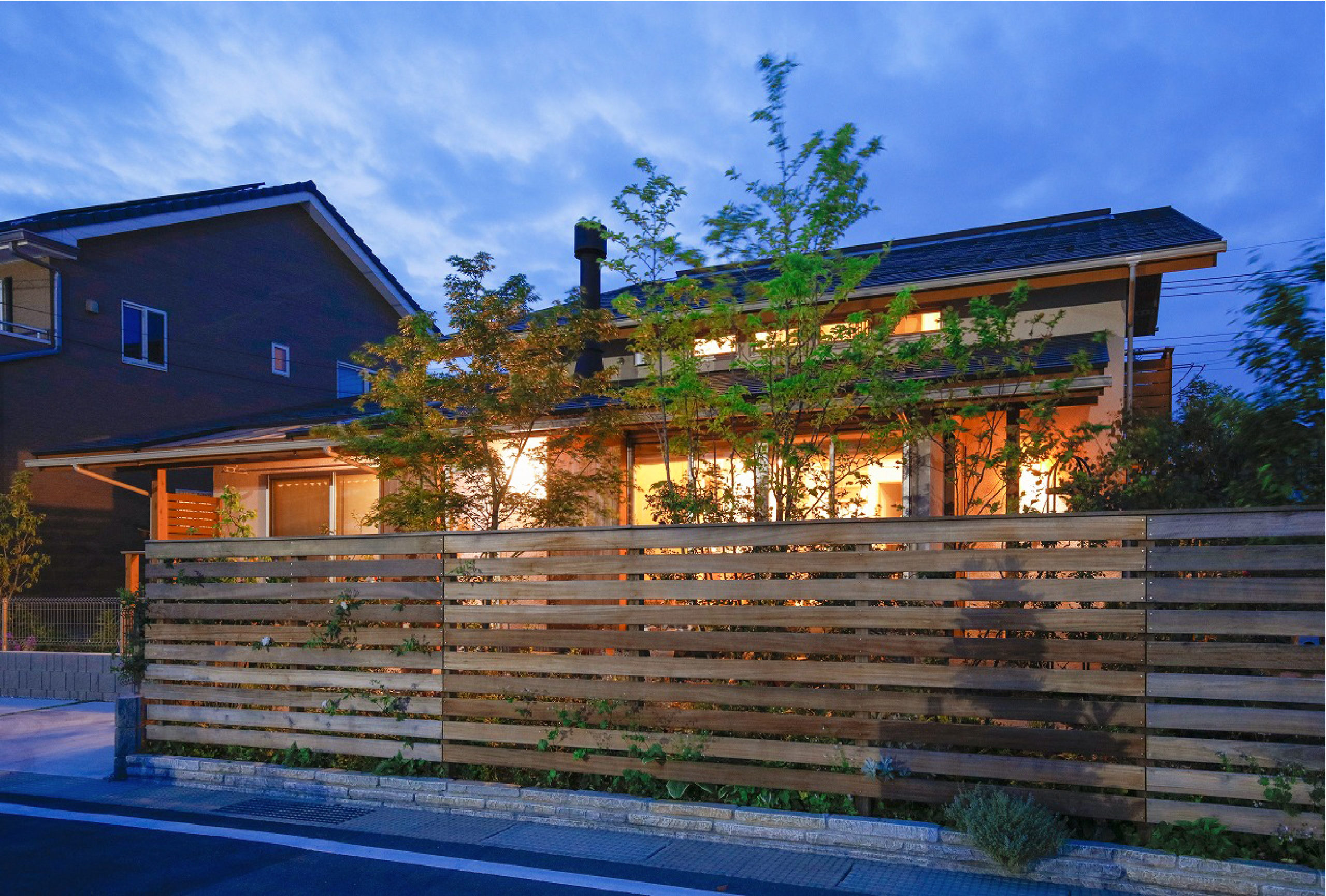 光を演出しながら視線も隠せる木塀なら埼玉県本庄市の小林建設