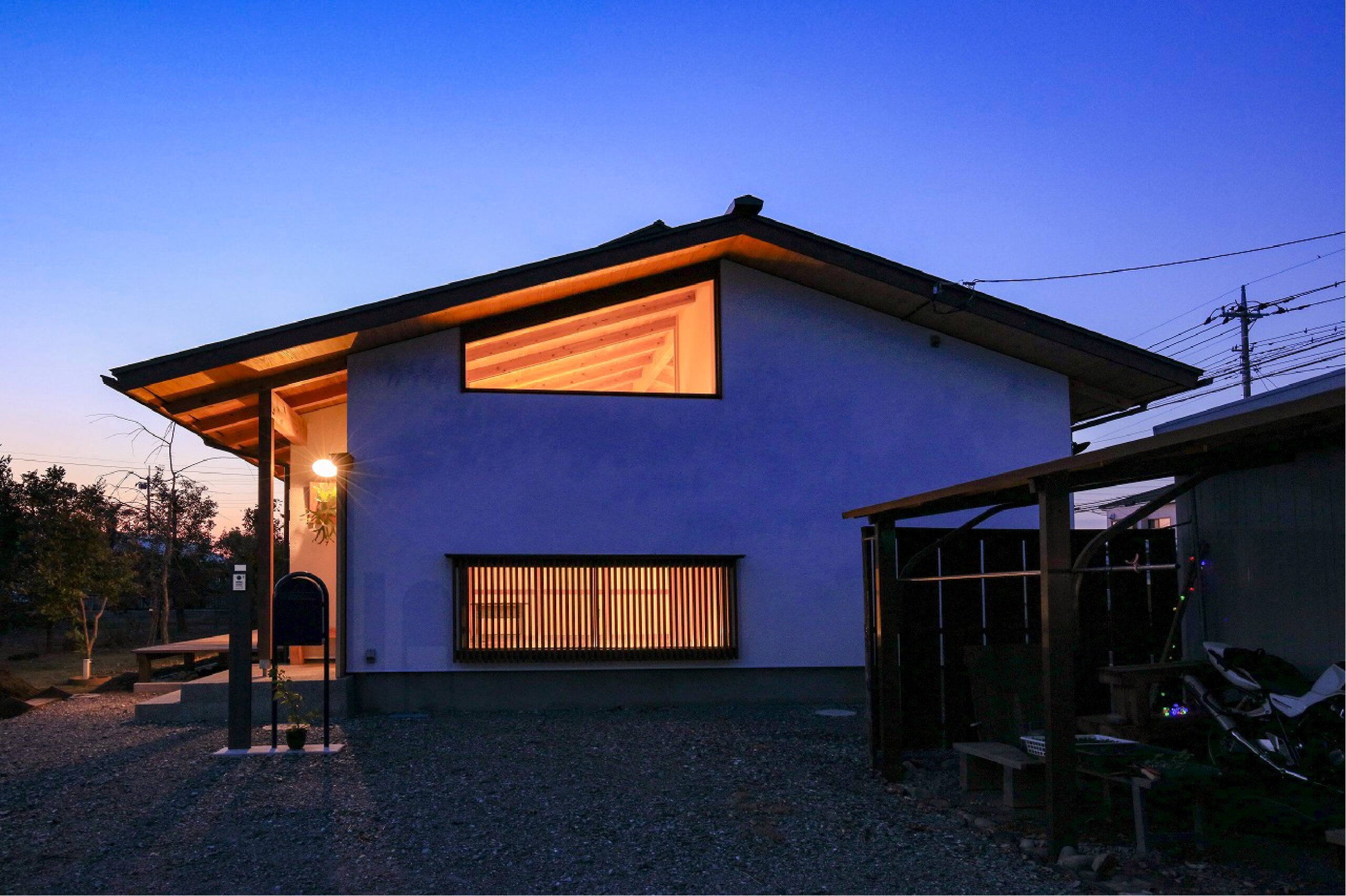 夜になると窓から優しい灯りがこぼれる家を建てるなら埼玉県本庄市の小林建設