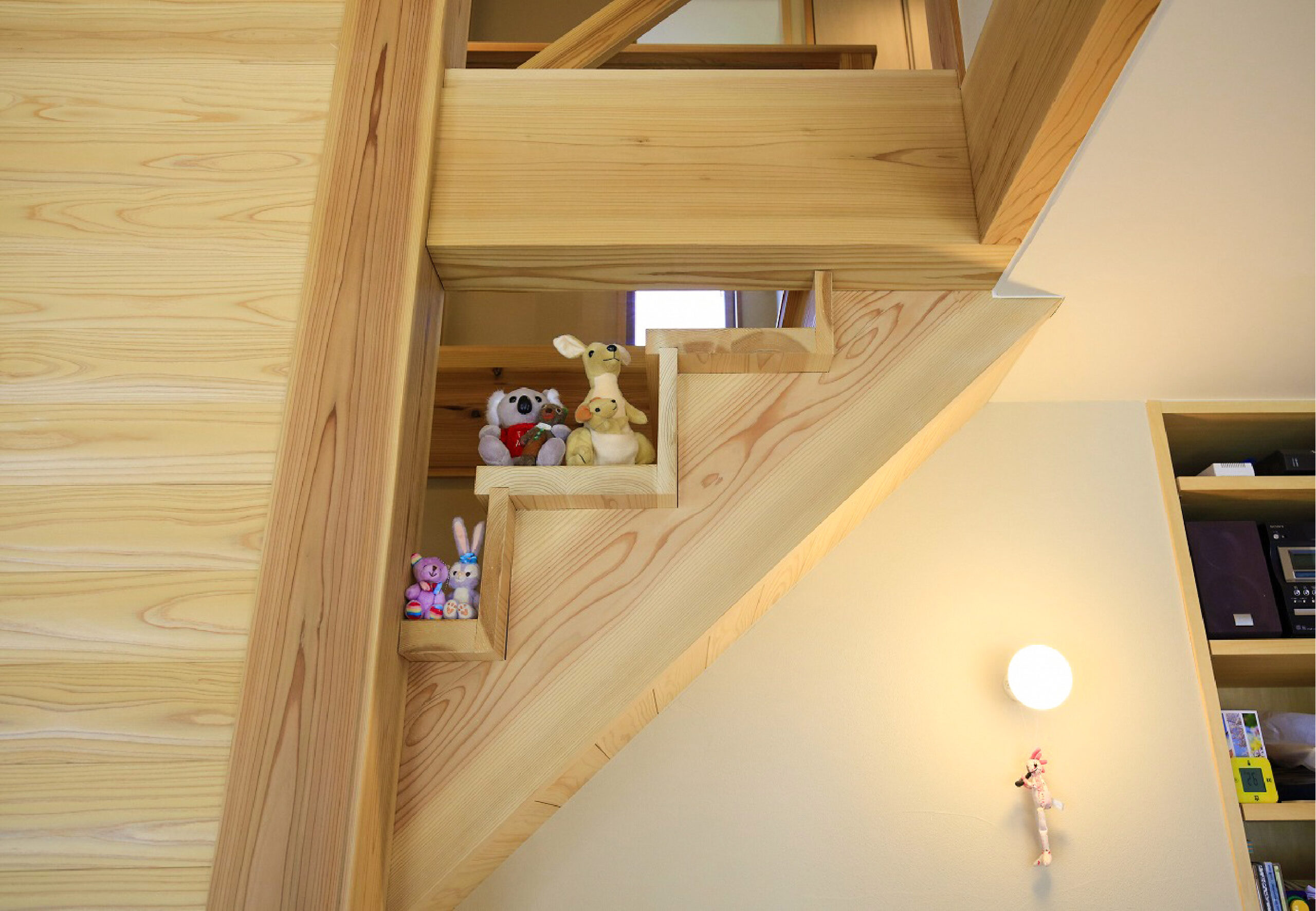 飾り棚のように見える階段の装飾なら埼玉県本庄市の小林建設