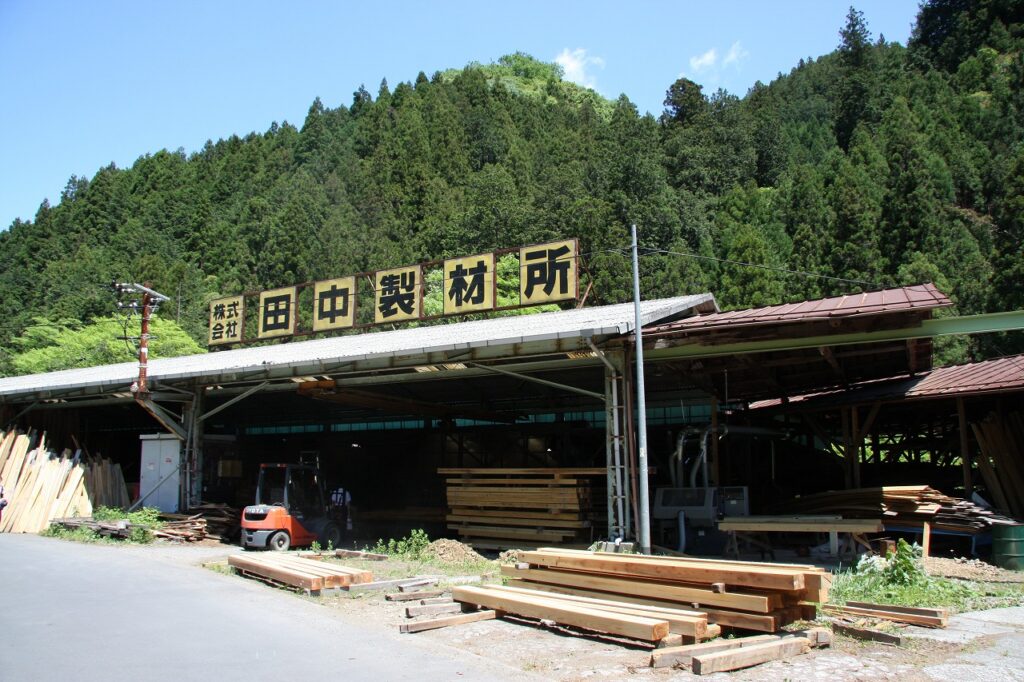 西川材の産地「飯能」　新緑がまぶしい！ムーミン谷も近くにあり、飯能で楽しむ5月は最高です。